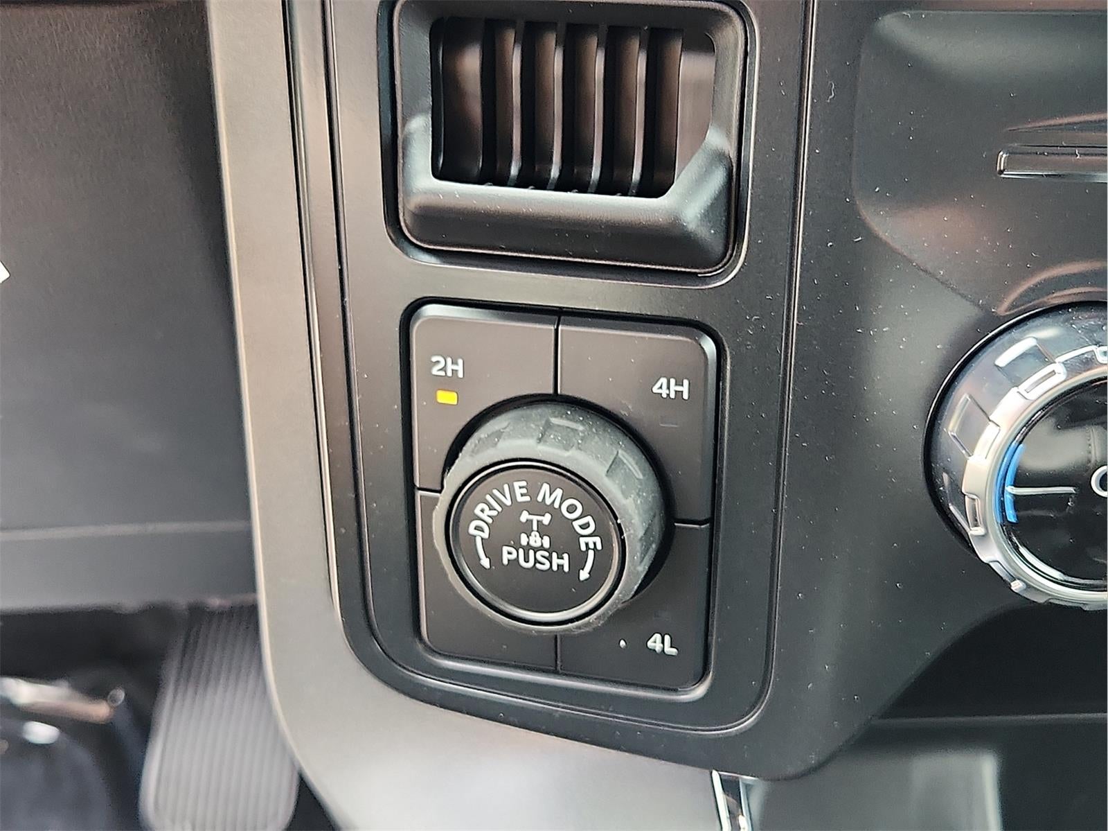 2025 Ford F-150 XLT - Photo 13