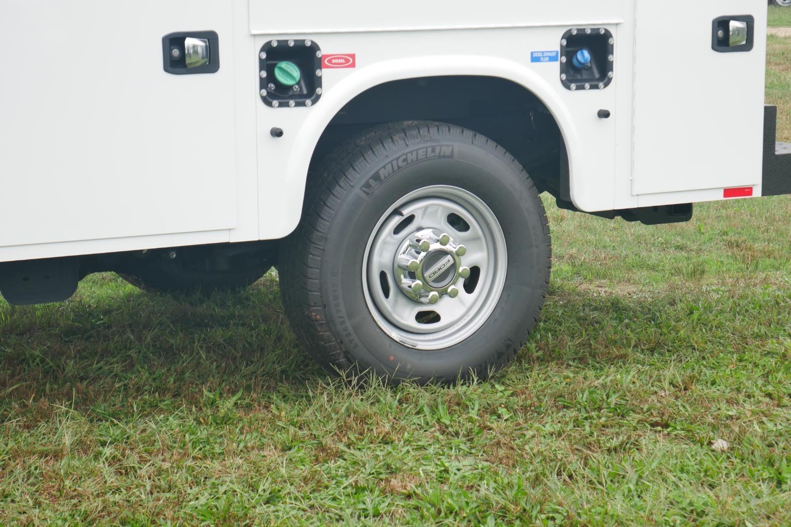 2025 Ford Super Duty F-250 8' KNAPHEIDE SERVICE BODY, SPRAY IN LINER, CLASS V HITCH