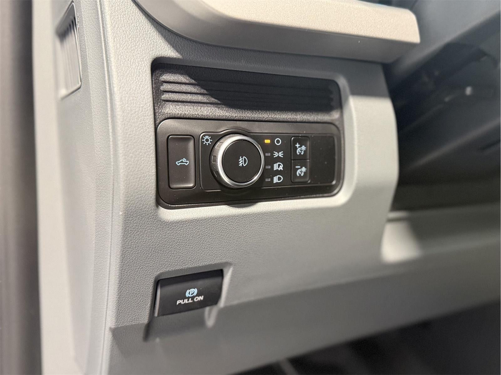 2026 Ford Super Duty F-350 SRW XL CHASSIS ONLY