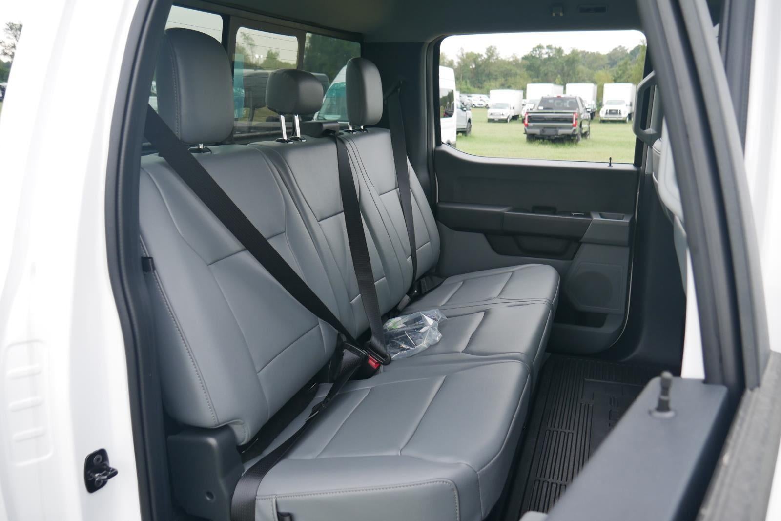 2025 Ford Super Duty F-350 9' KNAPHEIDE SERVICE BODY,REMOTE LOCKS, SPRAY IN LINER, CLASS V HITCH, LED COMPARTMENT LIGHTS