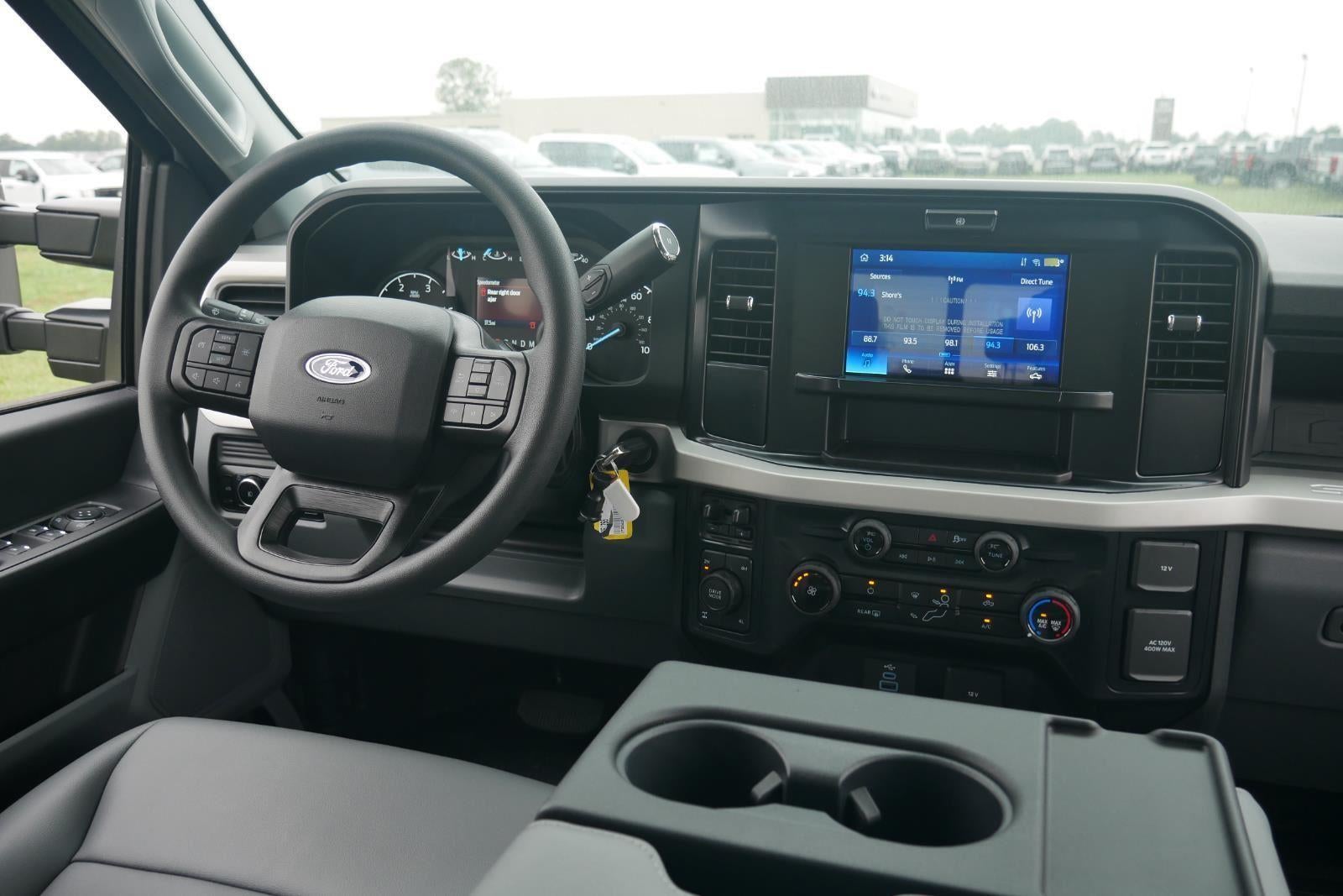 2025 Ford Super Duty F-350 9' KNAPHEIDE SERVICE BODY,REMOTE LOCKS, SPRAY IN LINER, CLASS V HITCH, LED COMPARTMENT LIGHTS