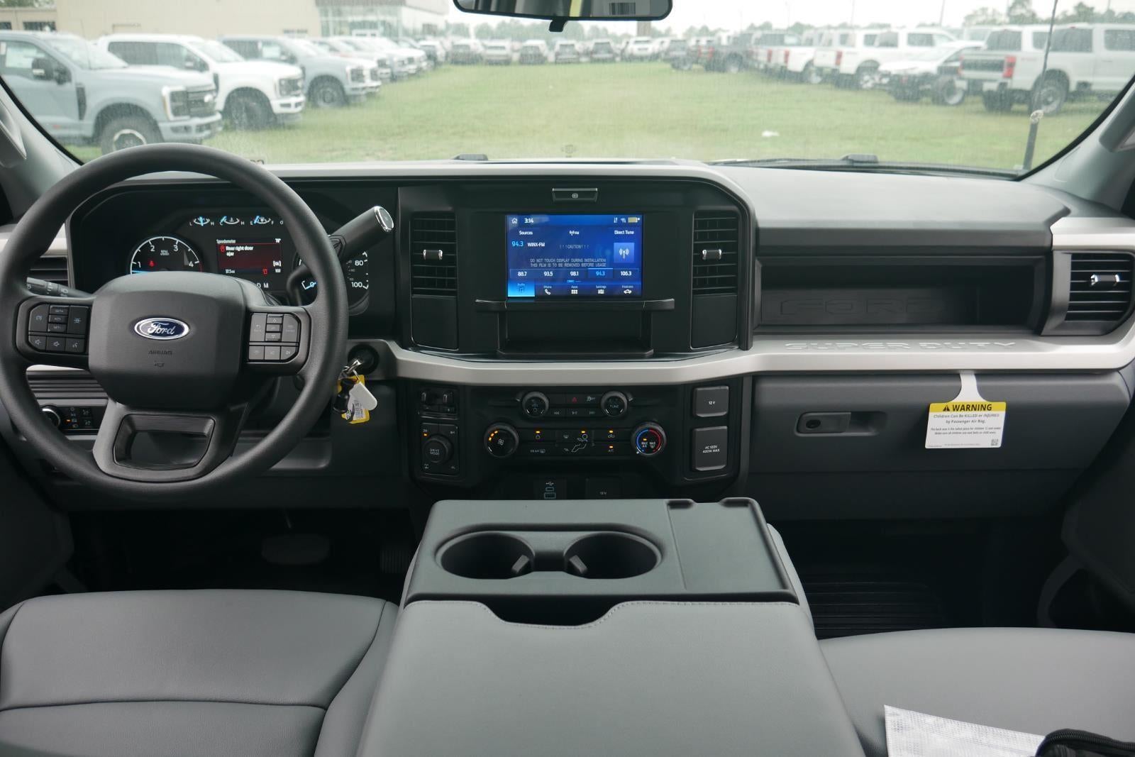 2025 Ford Super Duty F-350 9' KNAPHEIDE SERVICE BODY,REMOTE LOCKS, SPRAY IN LINER, CLASS V HITCH, LED COMPARTMENT LIGHTS