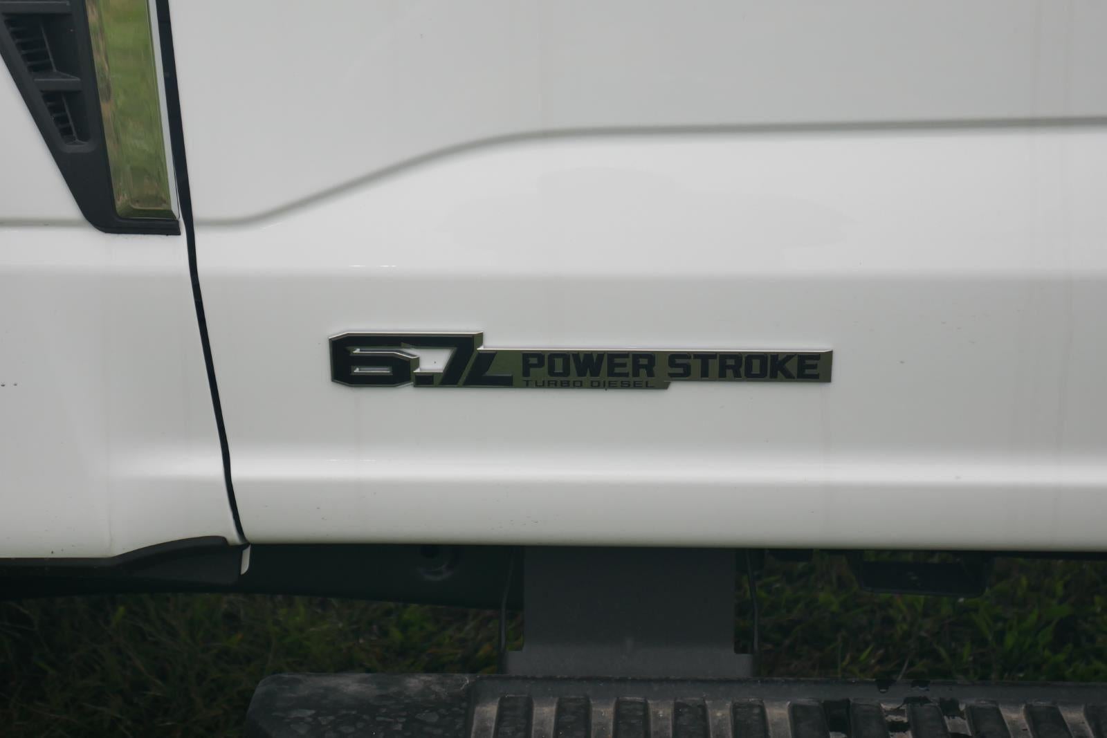 2025 Ford Super Duty F-350 9' KNAPHEIDE SERVICE BODY,REMOTE LOCKS, SPRAY IN LINER, CLASS V HITCH, LED COMPARTMENT LIGHTS