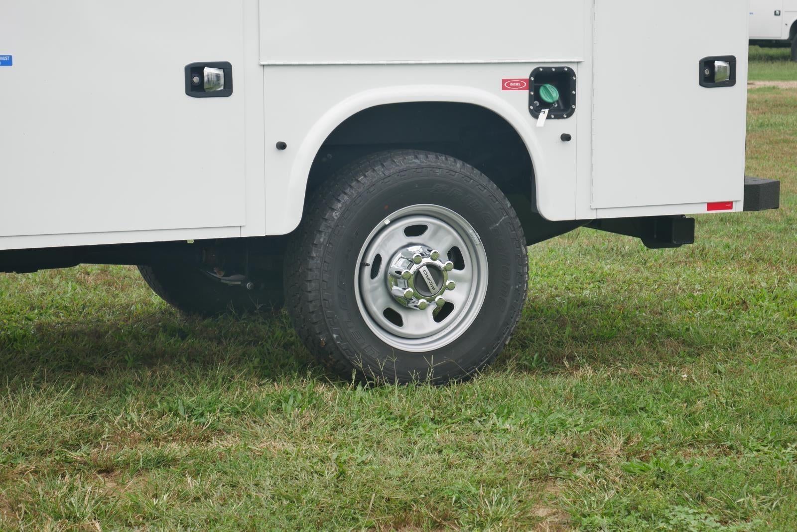 2025 Ford Super Duty F-350 9' KNAPHEIDE SERVICE BODY,REMOTE LOCKS, SPRAY IN LINER, CLASS V HITCH, LED COMPARTMENT LIGHTS