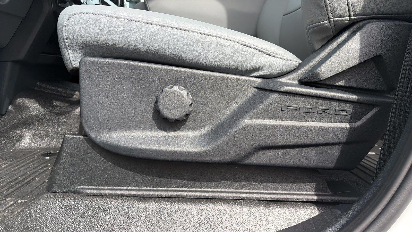 2027 Ford Super Duty F-350 SRW XL