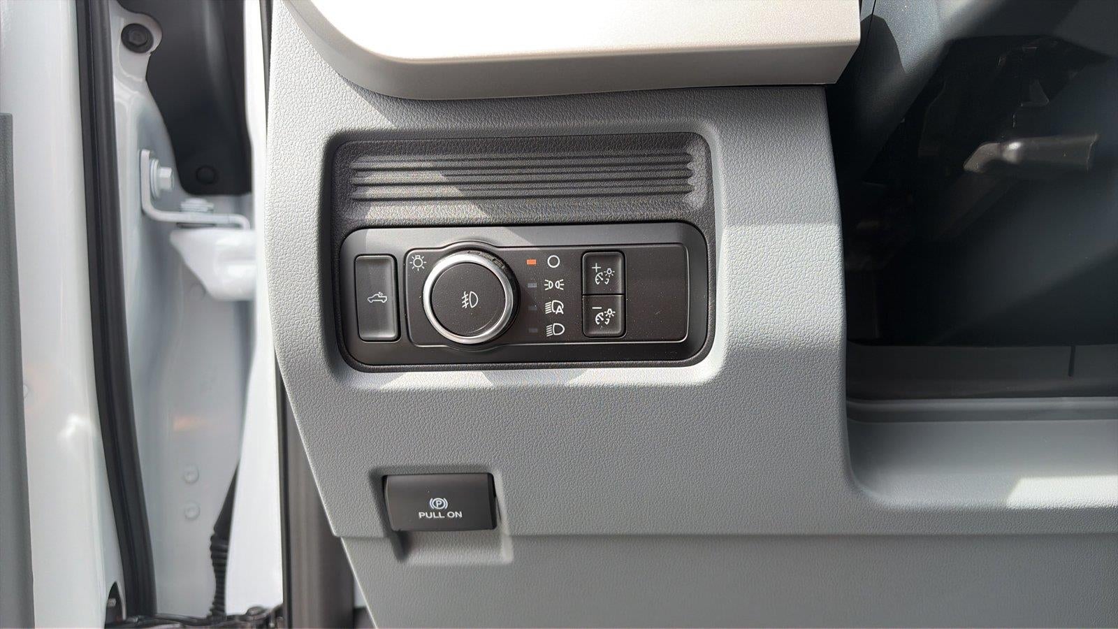 2027 Ford Super Duty F-350 SRW XL