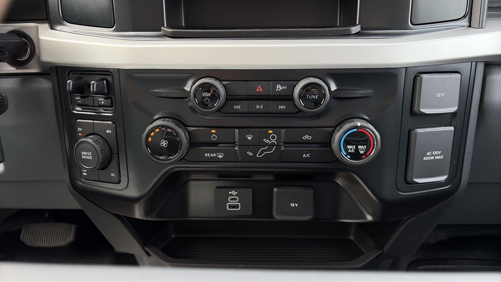 2027 Ford Super Duty F-350 SRW XL