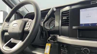 2027 Ford Super Duty F-350 SRW XL