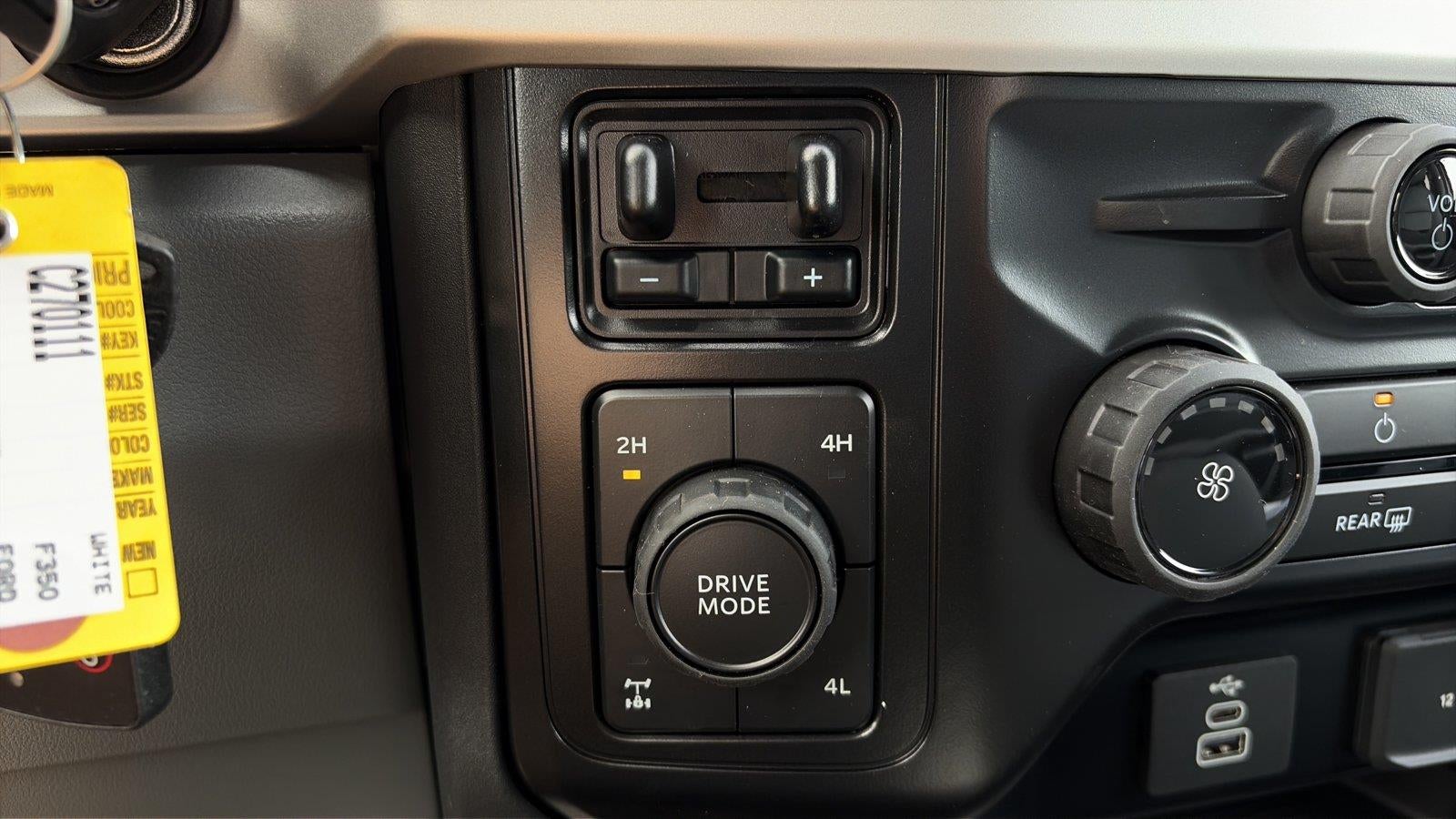 2027 Ford Super Duty F-350 SRW XL