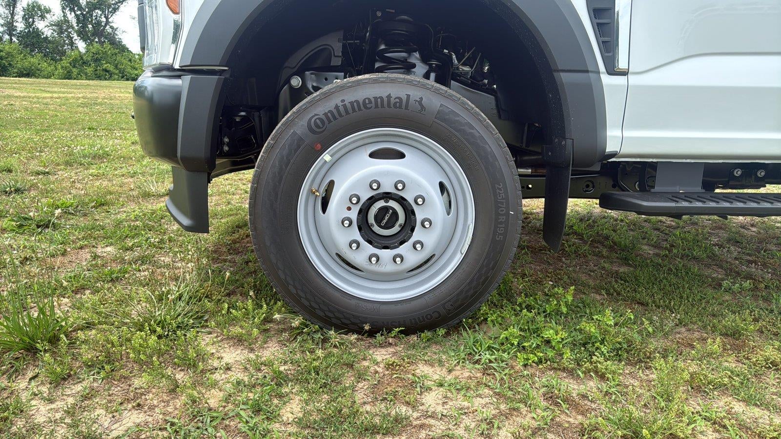 2026 Ford Super Duty F-450 DRW XL CHASSIS ONLY