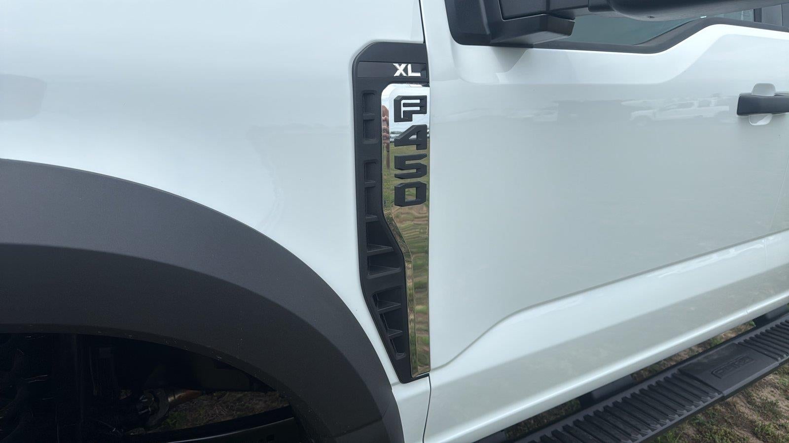 2026 Ford Super Duty F-450 DRW XL CHASSIS ONLY