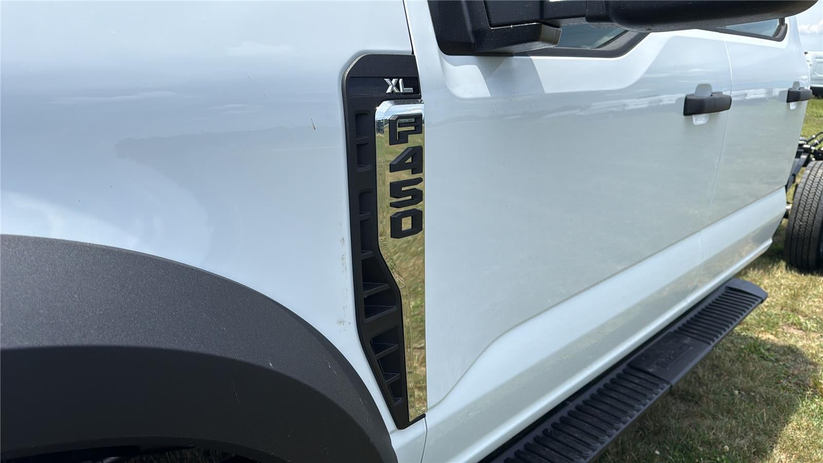 2026 Ford Super Duty F-450 DRW XL CHASSIS ONLY