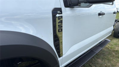 2026 Ford Super Duty F-450 DRW XL CHASSIS ONLY