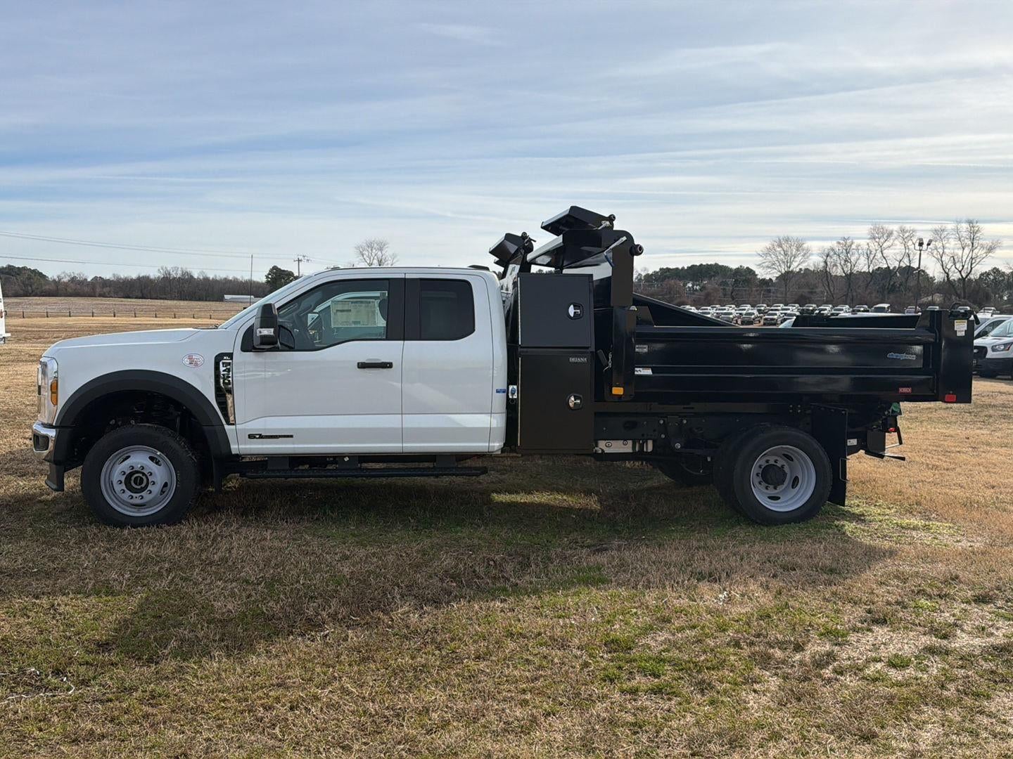 2025 Ford Super Duty F-450 DRW DYNAPRO 9' 3-4 YARD DUMP BODY, BUYERS I PAK TOOL BOX, 1/4 CABSHIELD MAUAL TARP, FULL PLATE 8 TON COMBO HITCH