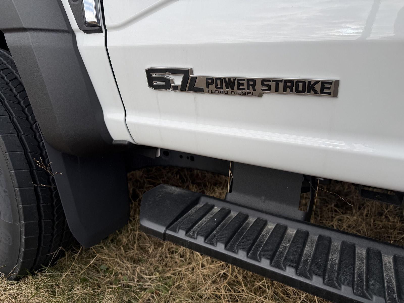 2025 Ford Super Duty F-550 DRW XL