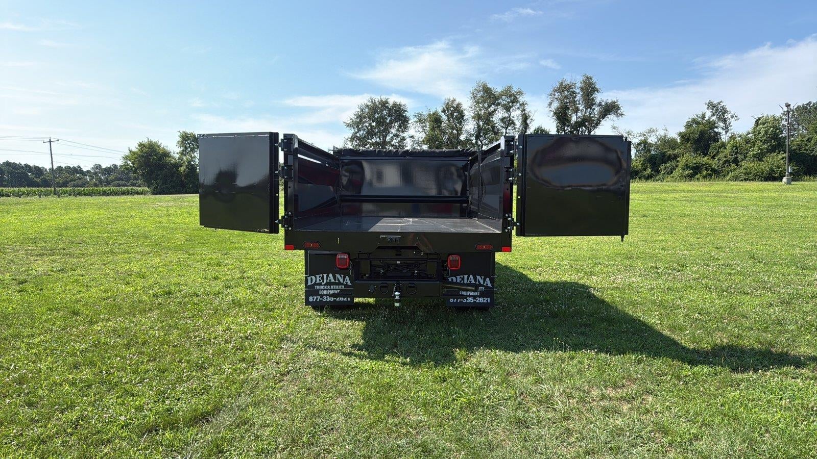 2026 Ford Super Duty F-550 Drw 12' DYNAPRO LANDSCAPE DUMP, FULL CAB SHIELD, MANUAL TARP, COMBO HITCJ, 48" UNDERBODY TOOLBOX