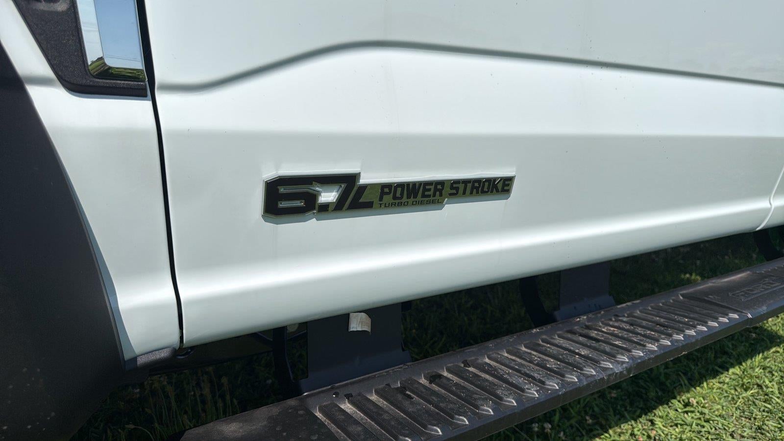 2026 Ford Super Duty F-550 Drw 12' DYNAPRO LANDSCAPE DUMP, FULL CAB SHIELD, MANUAL TARP, COMBO HITCJ, 48" UNDERBODY TOOLBOX