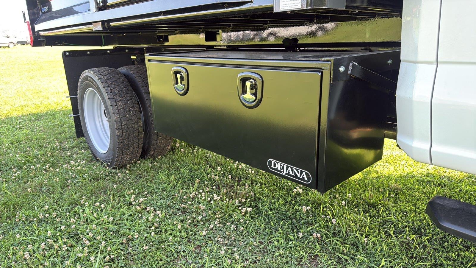 2026 Ford Super Duty F-550 Drw 12' DYNAPRO LANDSCAPE DUMP, FULL CAB SHIELD, MANUAL TARP, COMBO HITCJ, 48" UNDERBODY TOOLBOX