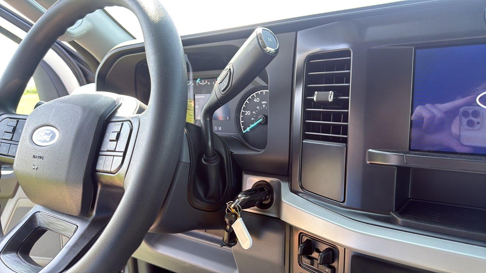 2026 Ford Super Duty F-550 Drw 12' DYNAPRO LANDSCAPE DUMP, FULL CAB SHIELD, MANUAL TARP, COMBO HITCJ, 48" UNDERBODY TOOLBOX
