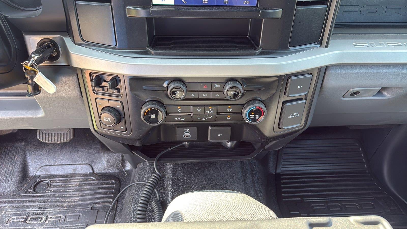 2026 Ford Super Duty F-550 Drw 12' DYNAPRO LANDSCAPE DUMP, FULL CAB SHIELD, MANUAL TARP, COMBO HITCJ, 48" UNDERBODY TOOLBOX