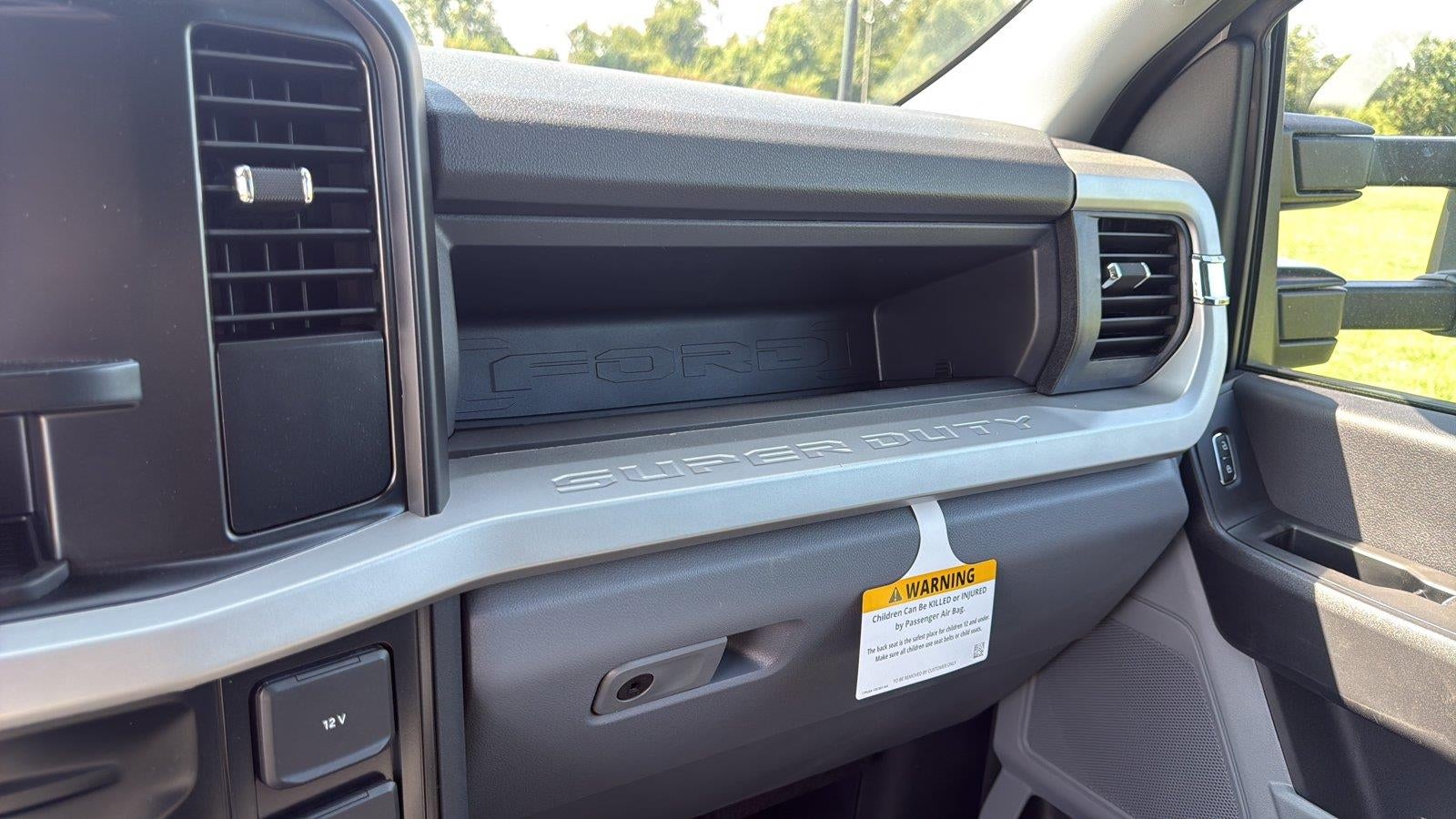 2026 Ford Super Duty F-550 Drw 12' DYNAPRO LANDSCAPE DUMP, FULL CAB SHIELD, MANUAL TARP, COMBO HITCJ, 48" UNDERBODY TOOLBOX