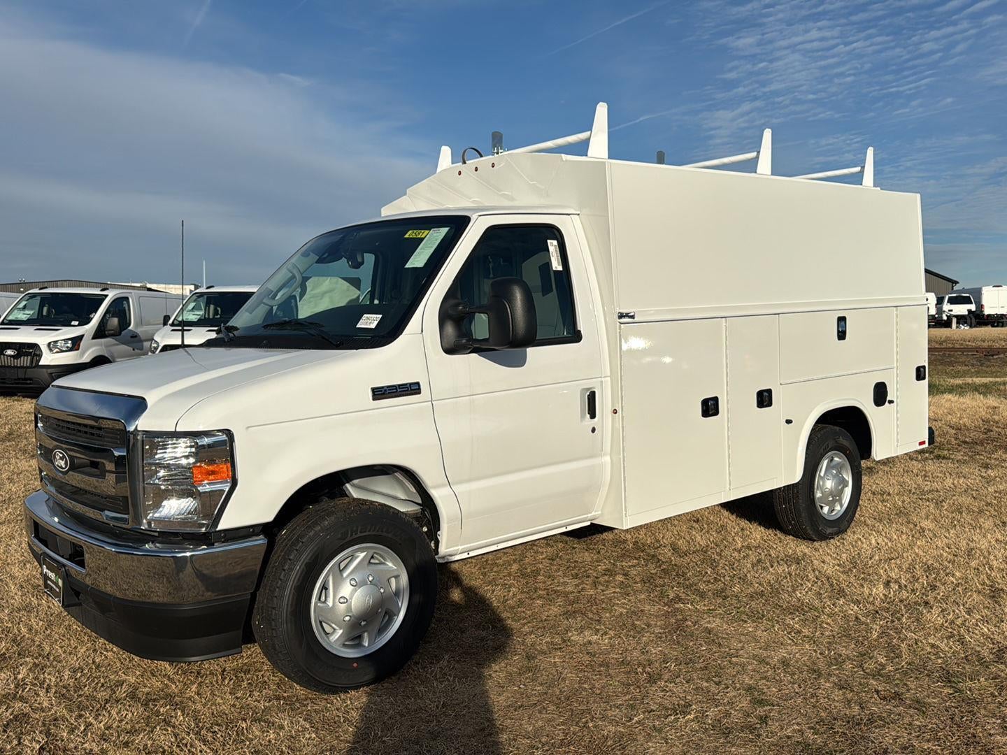 2026 Ford E-Series Cutaway 10' KNAPHEIDE KUV UTILITY VAN, MASTER LOCKING SYSTEM, CLASS V HITCH, 3 BOW LADDER RACK