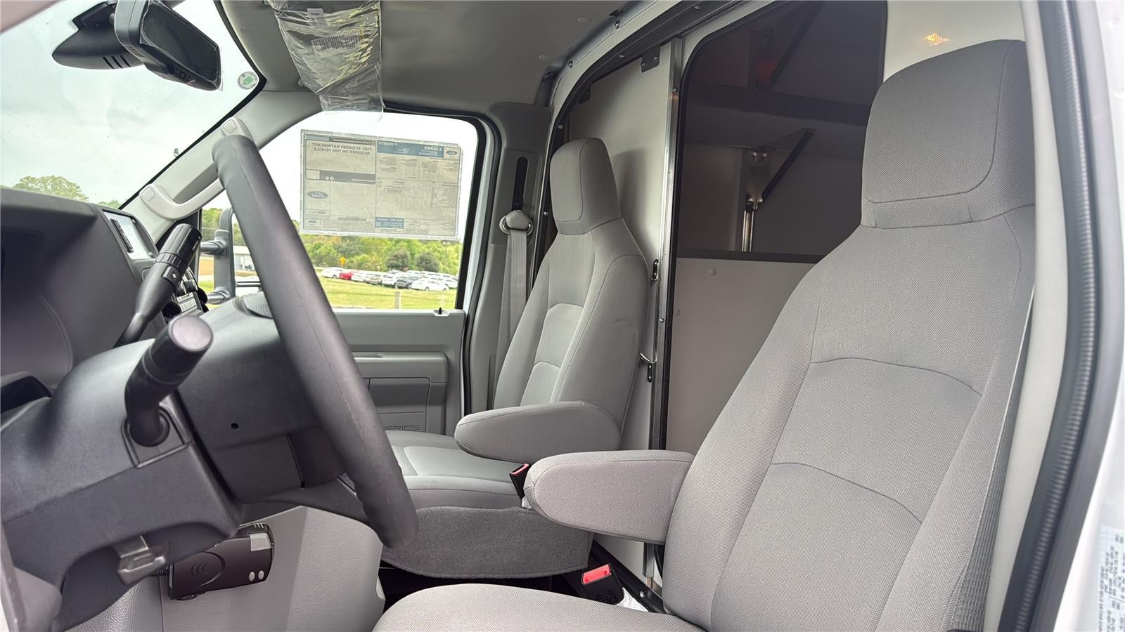 2027 Ford E305t E-350 SRW