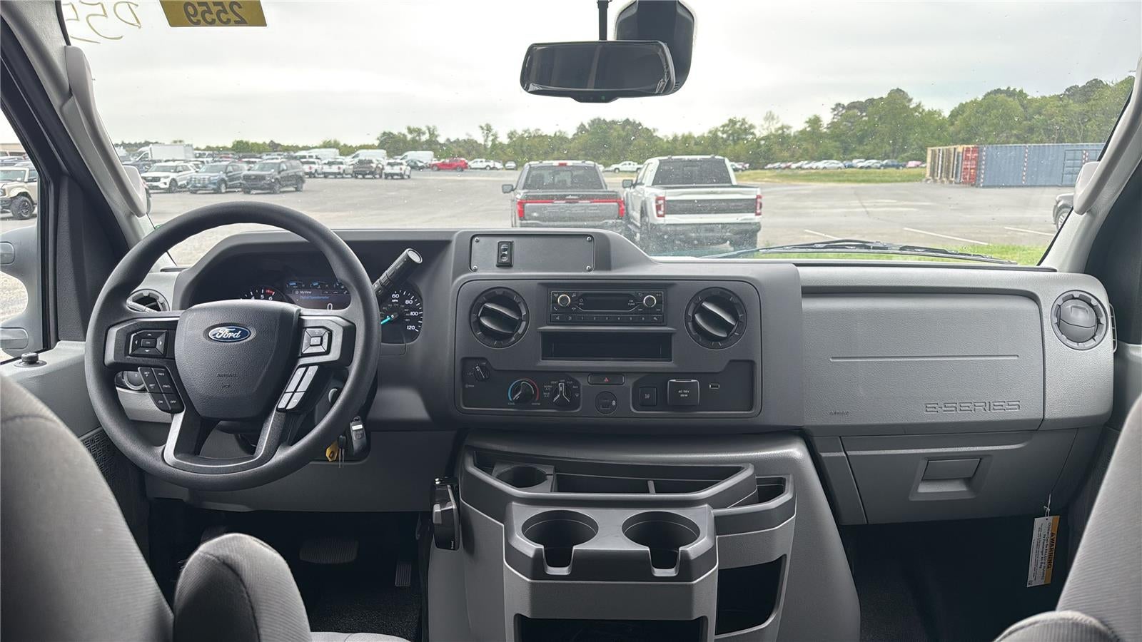 2027 Ford E305t E-350 SRW