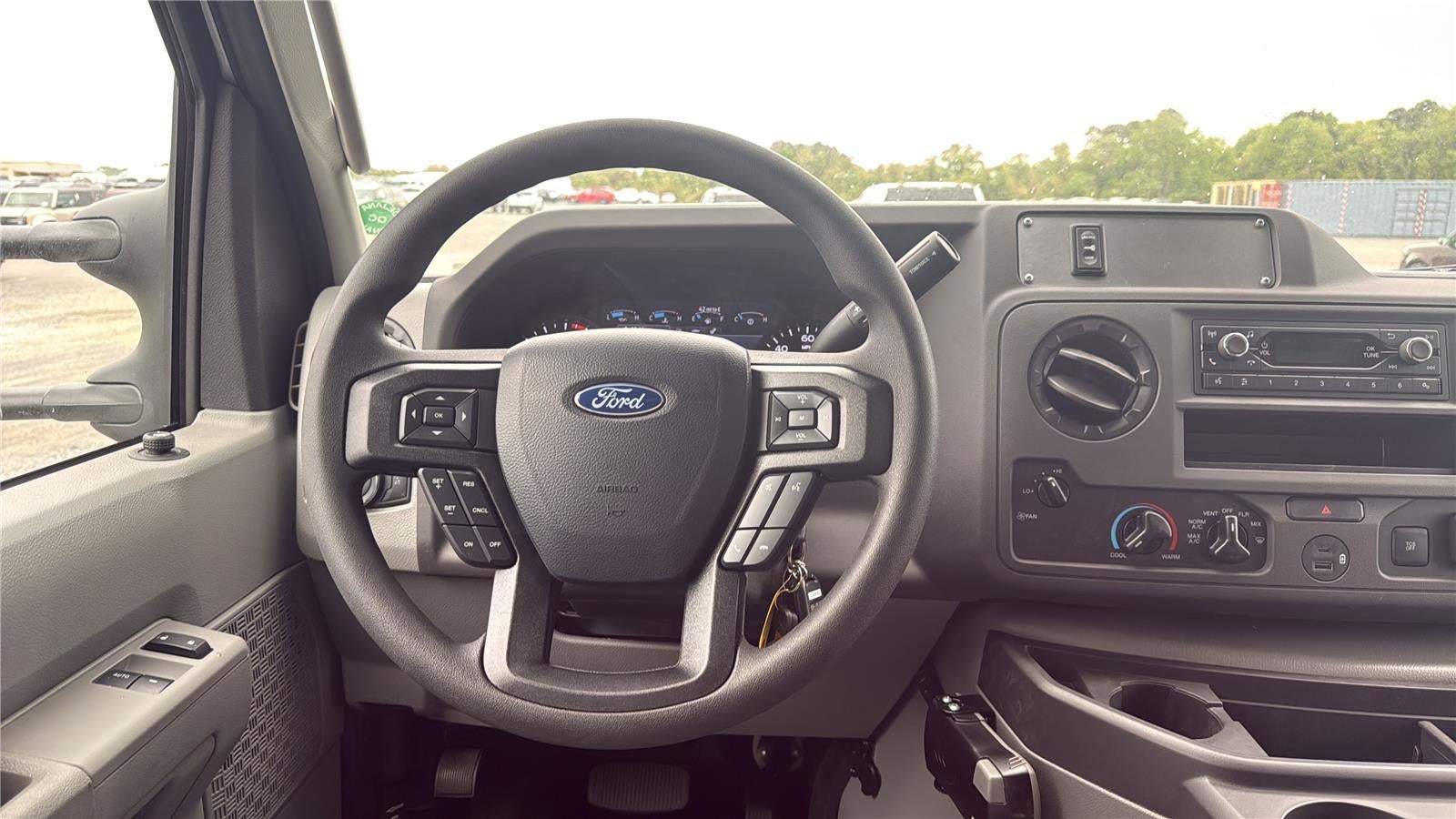 2027 Ford E305t E-350 SRW