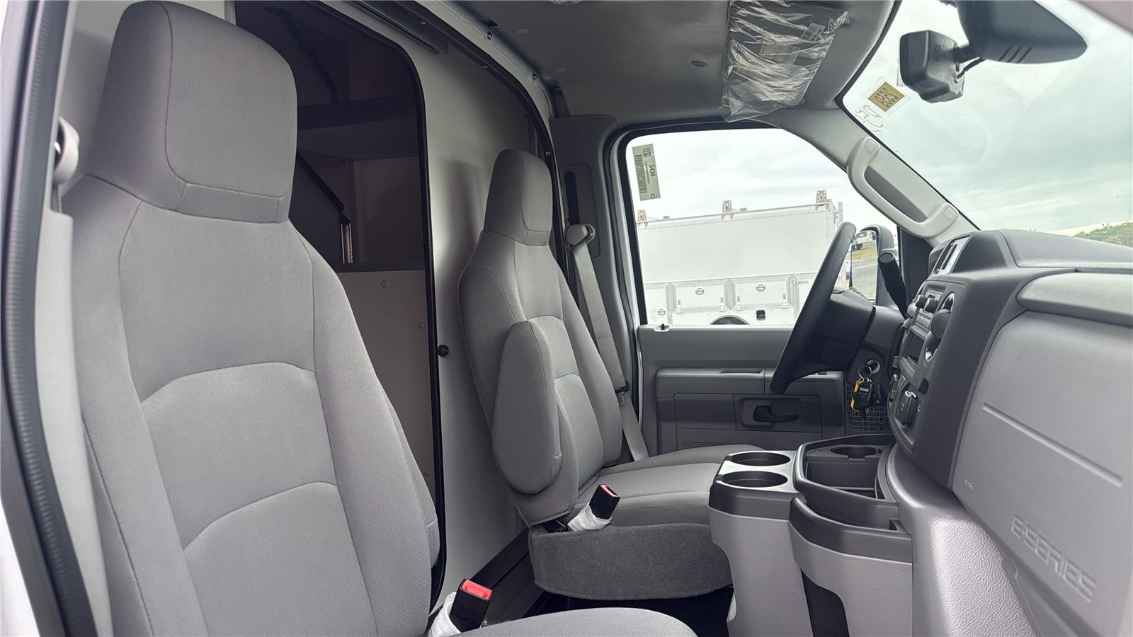 2027 Ford E305t E-350 SRW