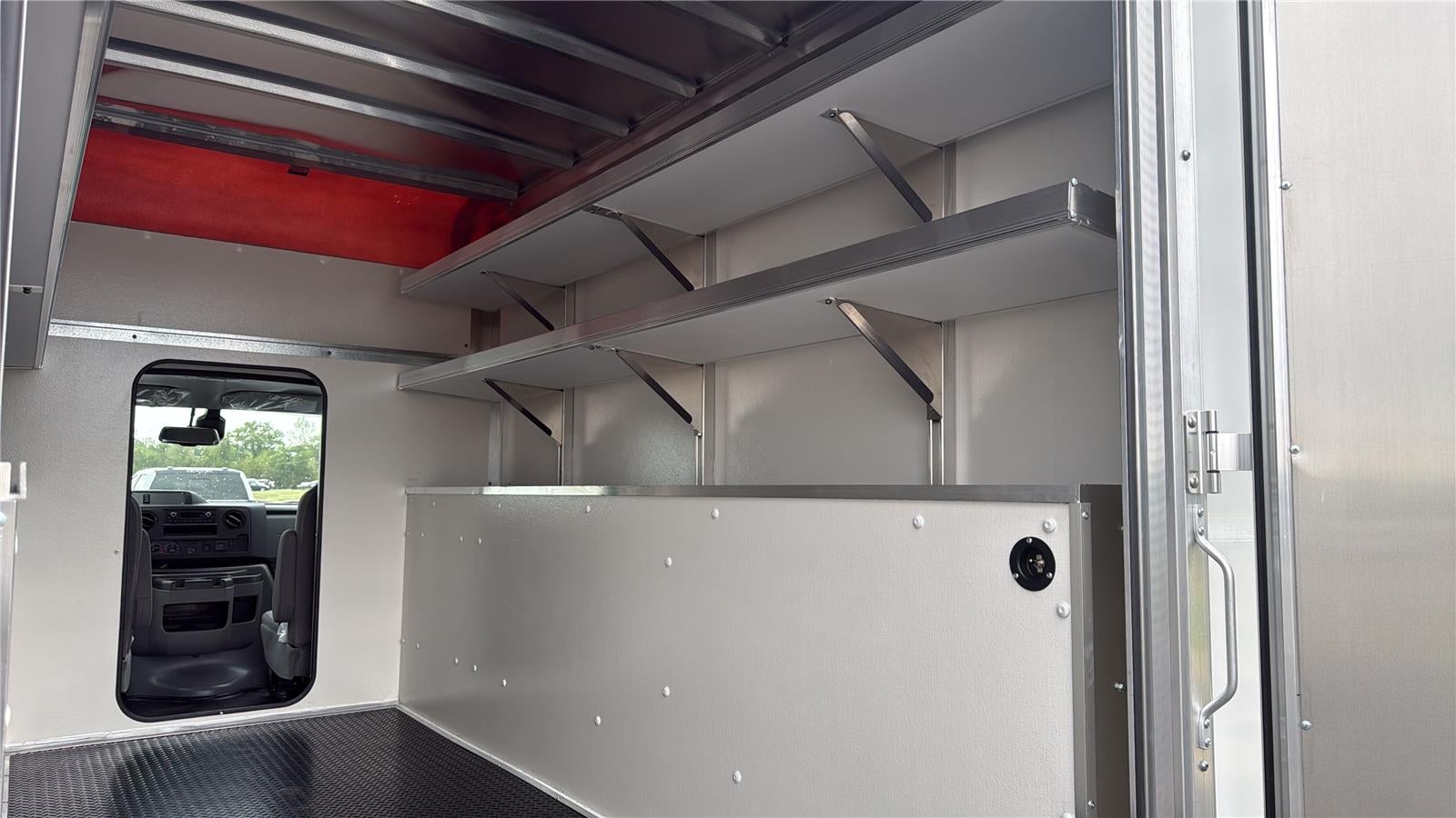 2027 Ford E305t E-350 SRW