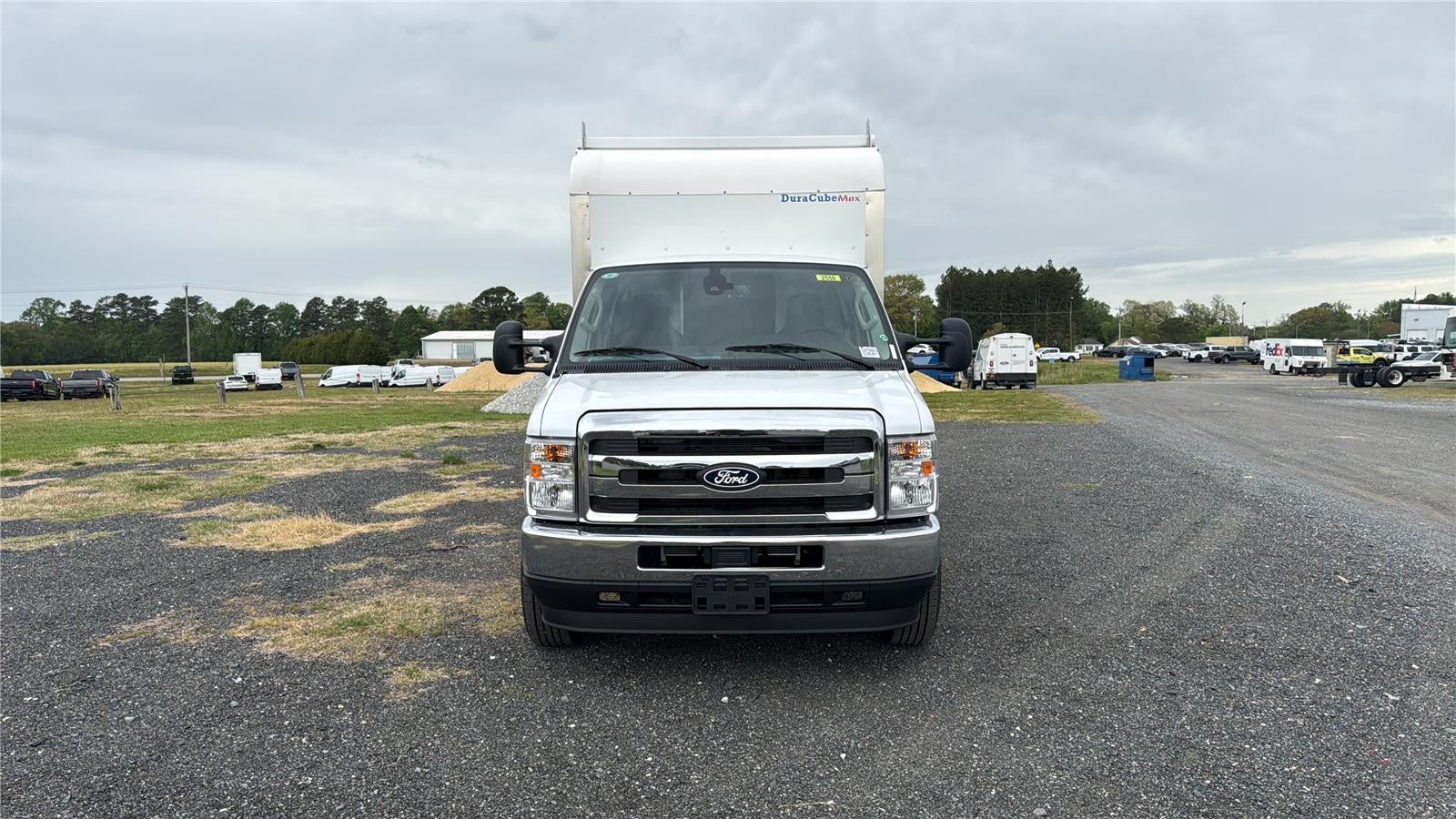 2027 Ford E305t E-350 SRW