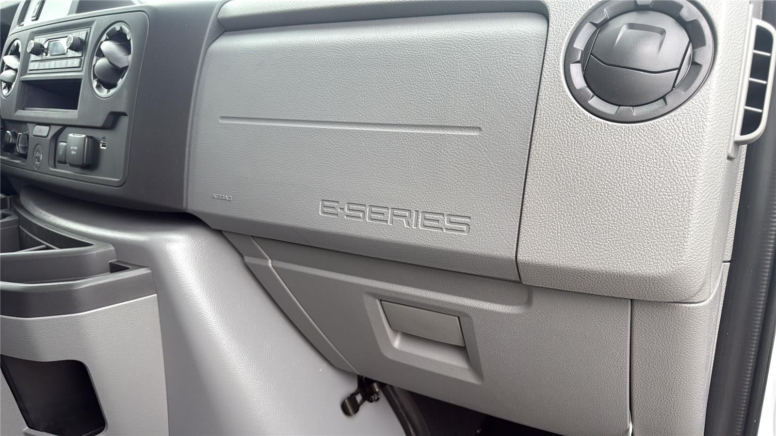 2027 Ford E305t E-350 SRW