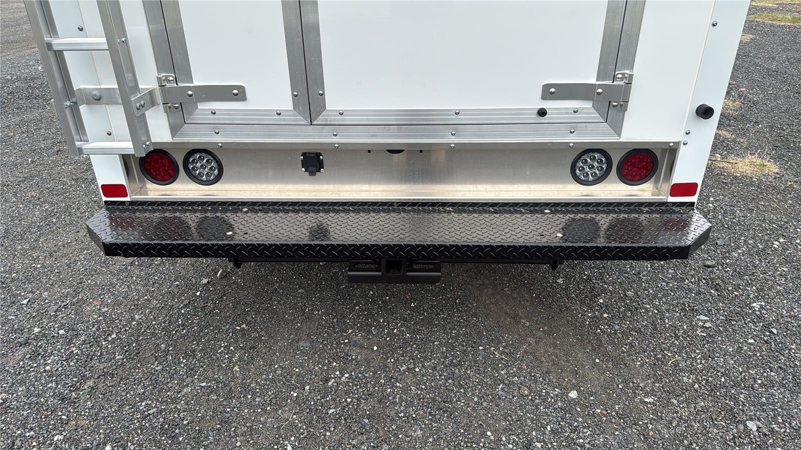 2027 Ford E305t E-350 SRW