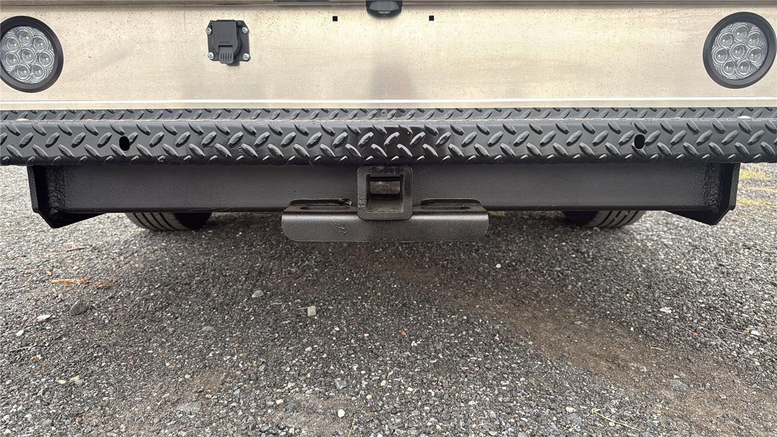 2027 Ford E305t E-350 SRW