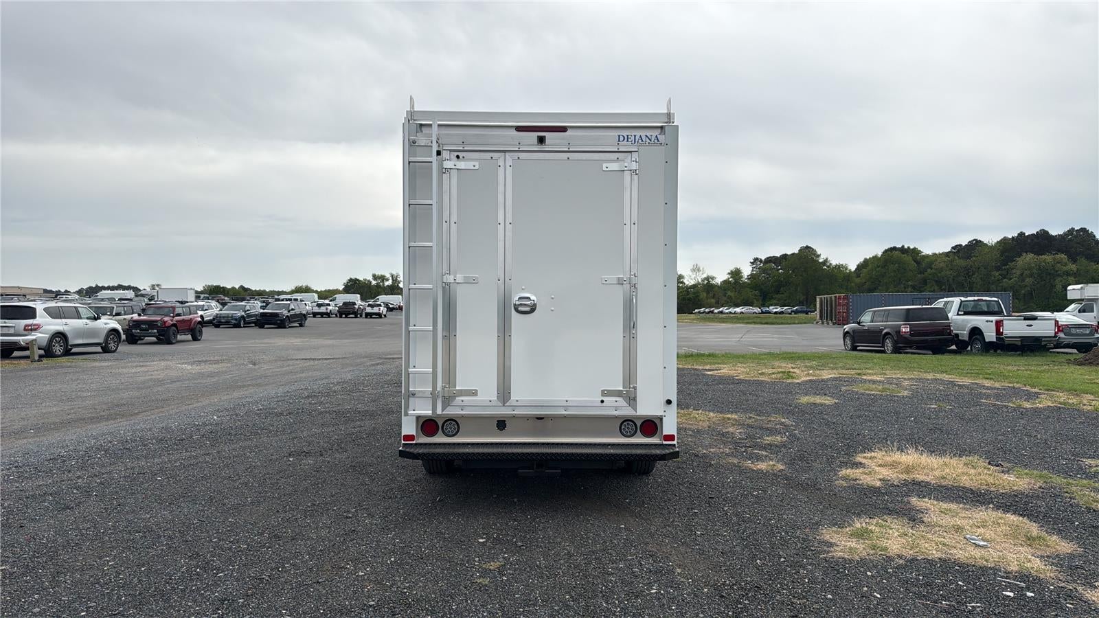 2027 Ford E305t E-350 SRW