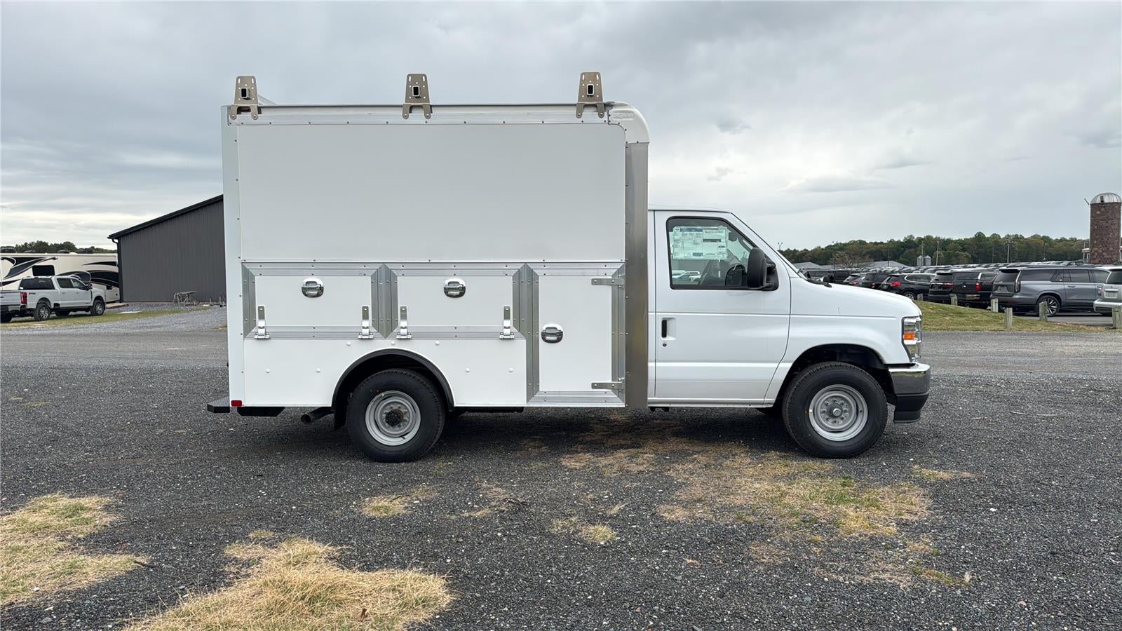 2027 Ford E305t E-350 SRW