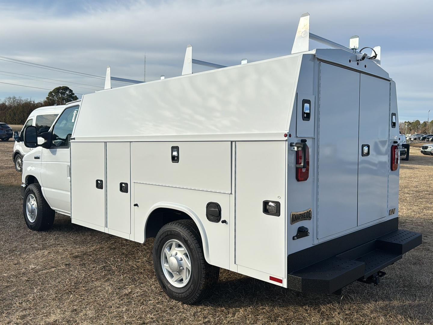 2026 Ford E-Series Cutaway 10' KNAPHEIDE KUV UTILITY VAN, MASTER LOCKING SYSTEM, CLASS V HITCH, 3 BOW LADDER RACK