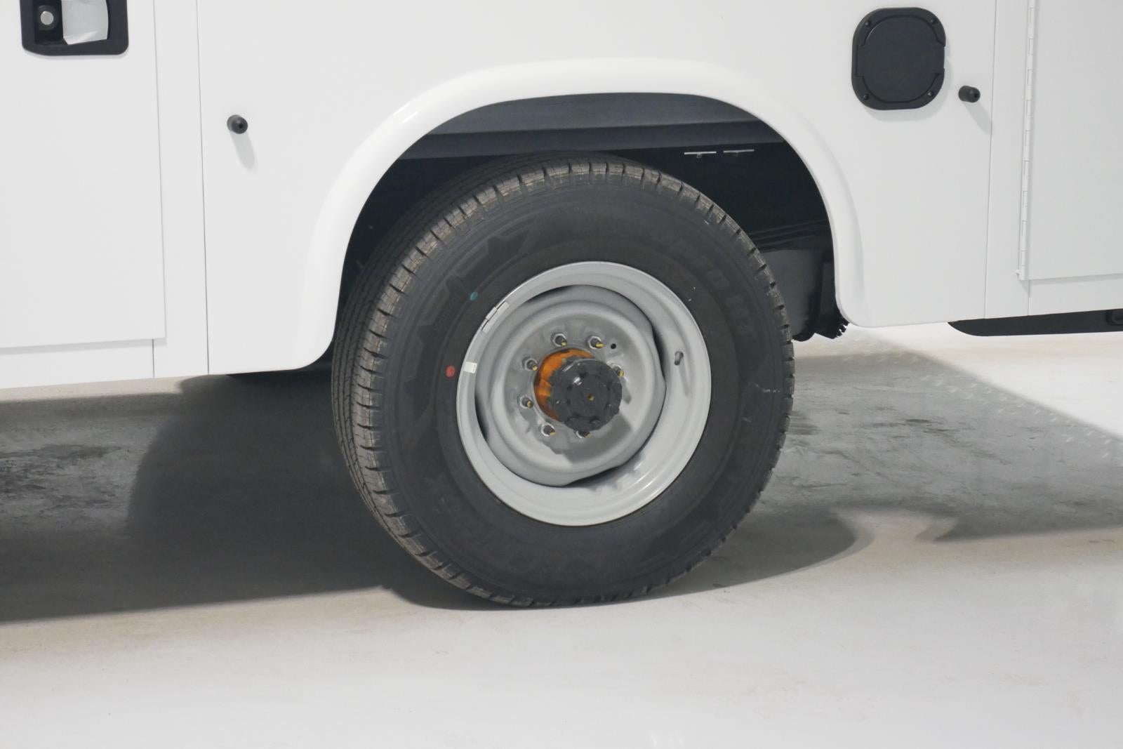 2026 Ford E-Series Cutaway Base