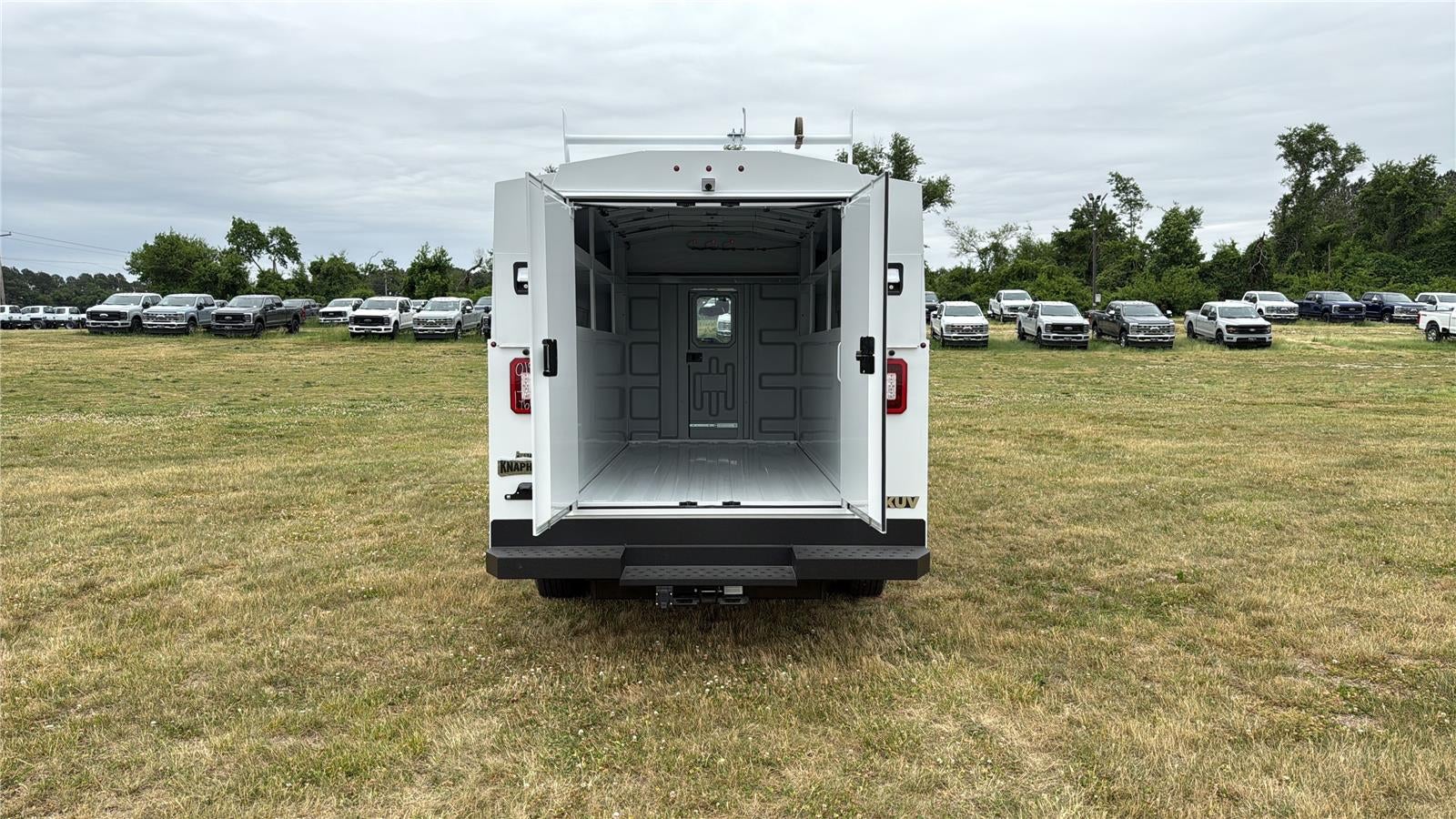 2026 Ford E-Series Cutaway 10' KNAPHEIDE KUV BODY BACK UP CAMERA CLASS V RECEIVER HITCH 3 BOW LADDER RACK