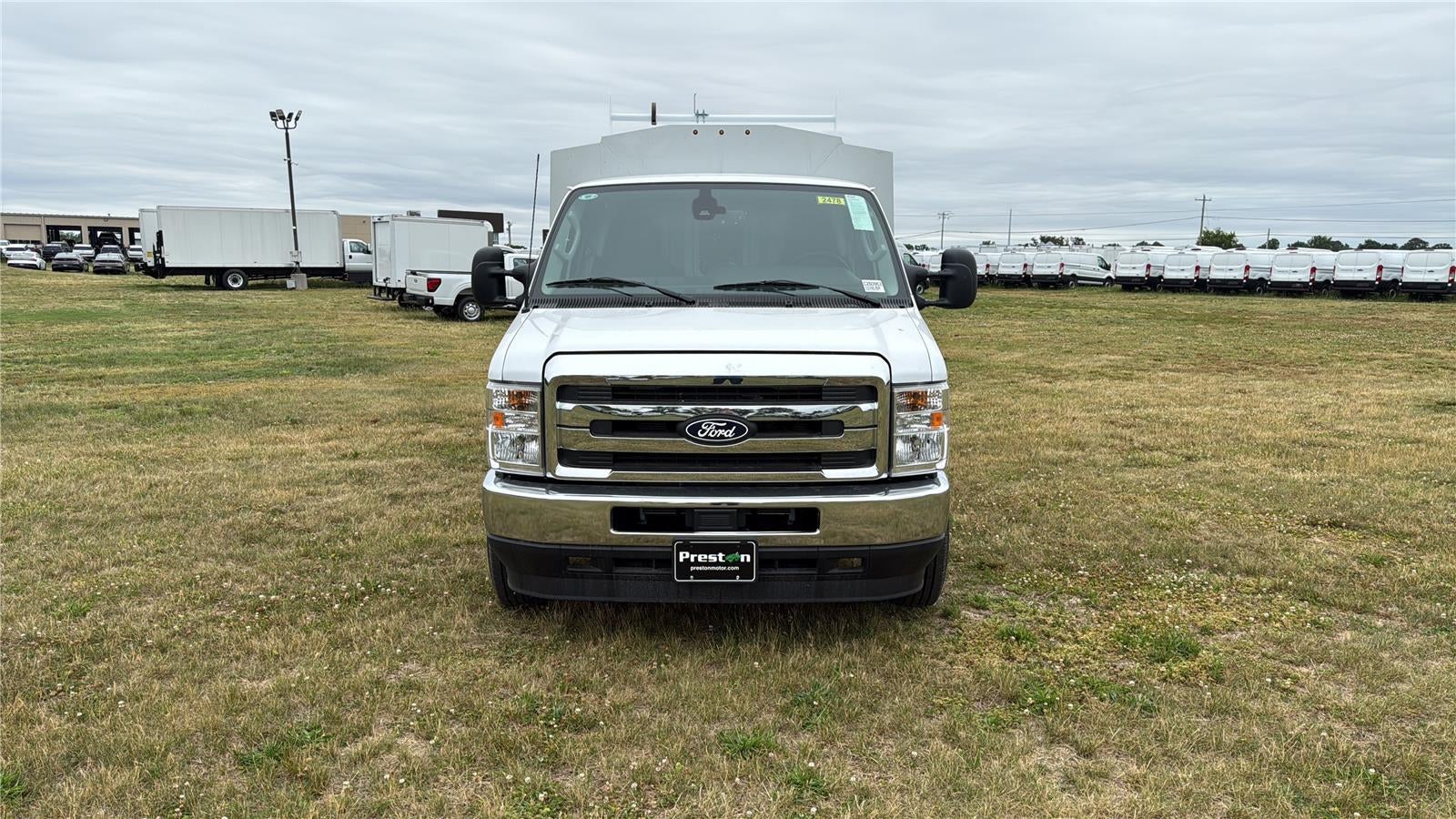 2026 Ford E-Series Cutaway 10' KNAPHEIDE KUV BODY BACK UP CAMERA CLASS V RECEIVER HITCH 3 BOW LADDER RACK