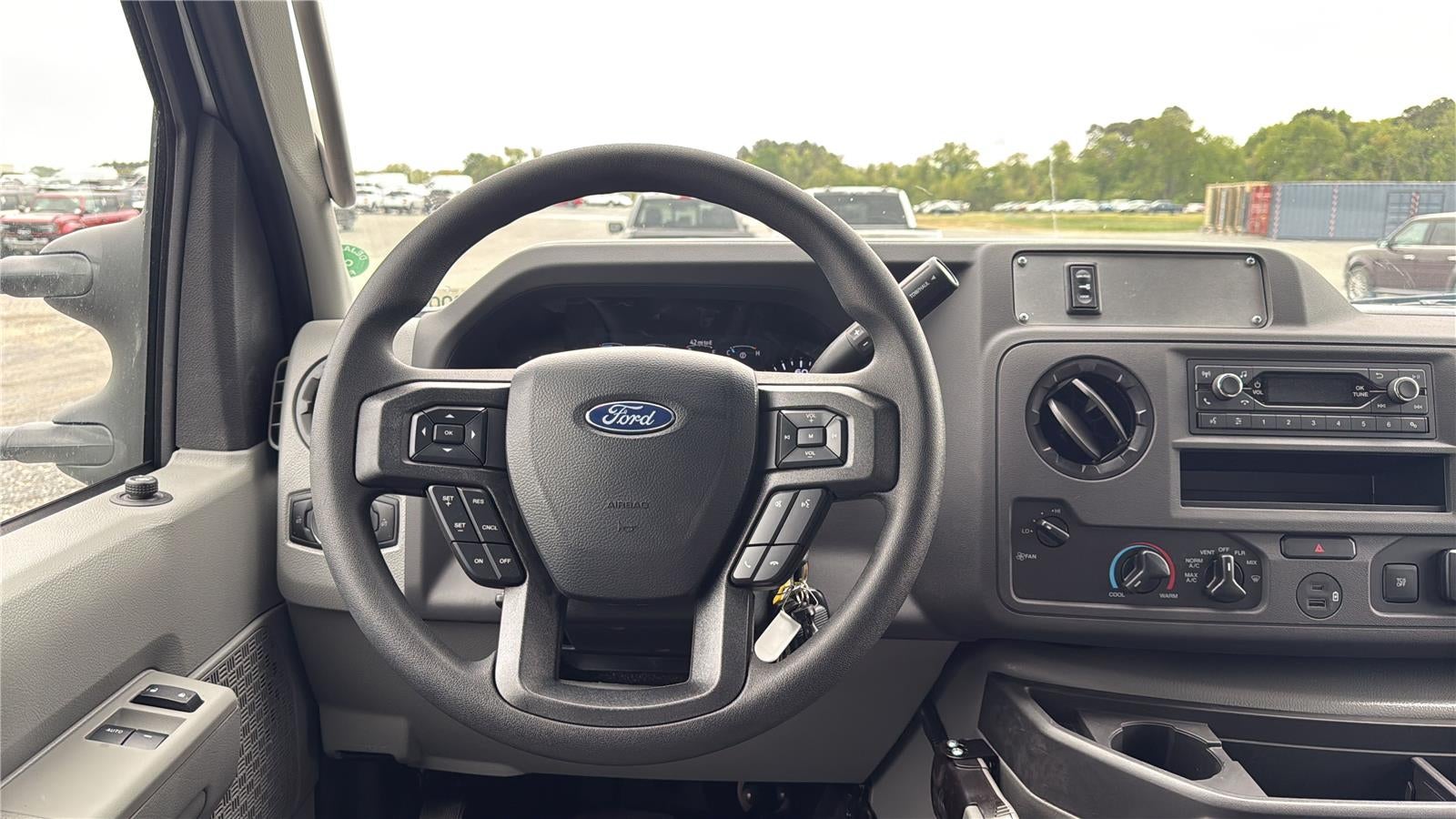 2027 Ford E305t E-350 SRW