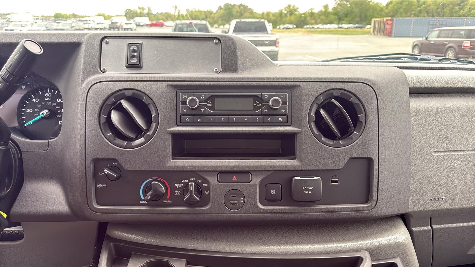 2027 Ford E305t E-350 SRW