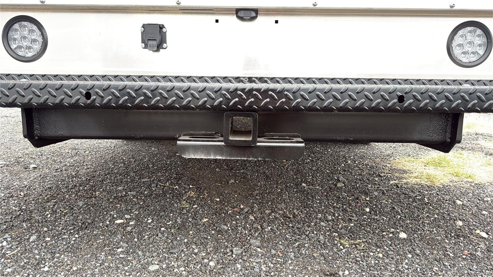 2027 Ford E305t E-350 SRW