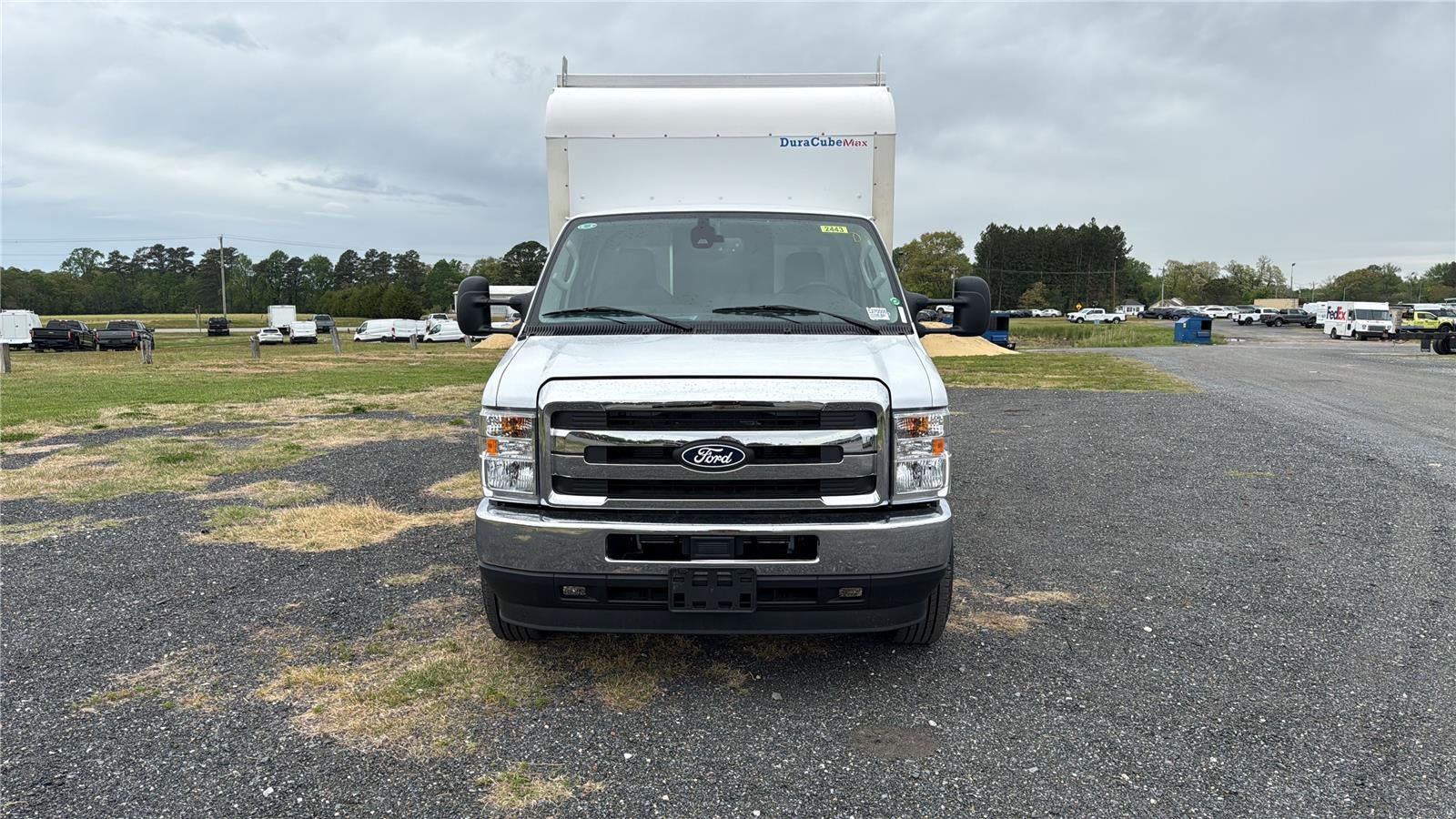 2027 Ford E305t E-350 SRW