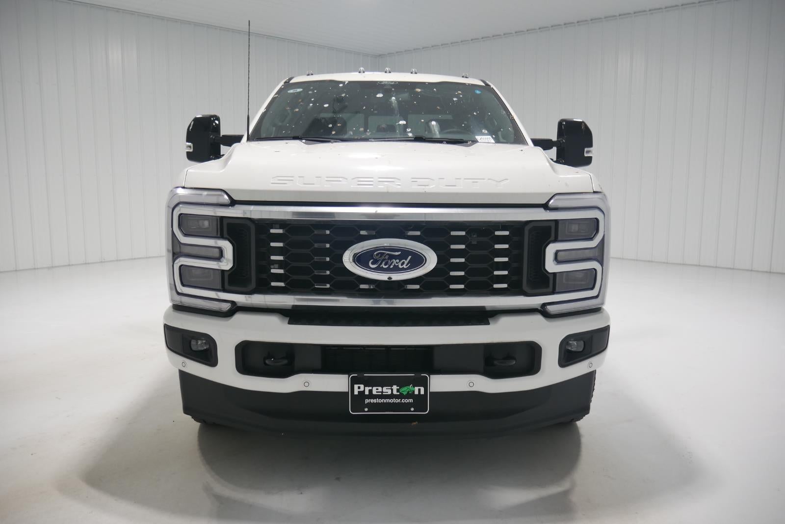 2025 Ford Super Duty F-350 DRW Platinum