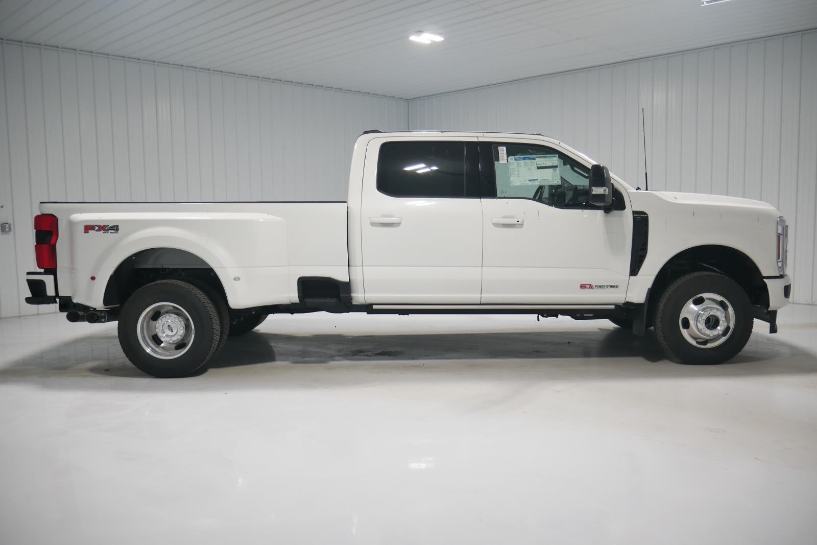 2025 Ford Super Duty F-350 DRW Platinum