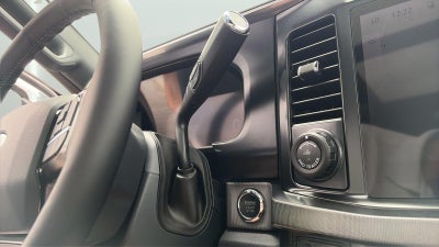 2027 Ford Super Duty F-450 Drw Platinum