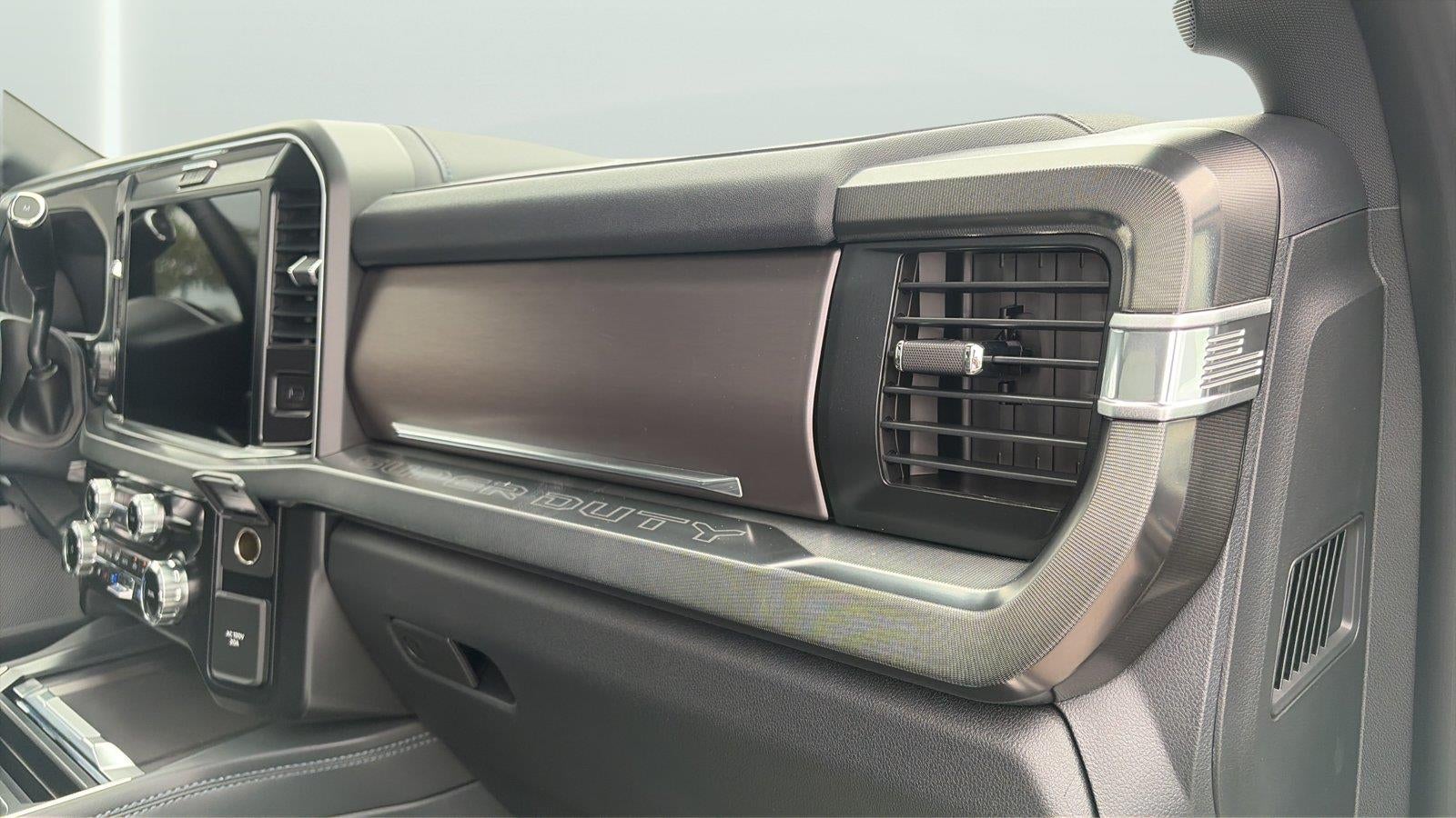 2027 Ford Super Duty F-450 Drw Platinum