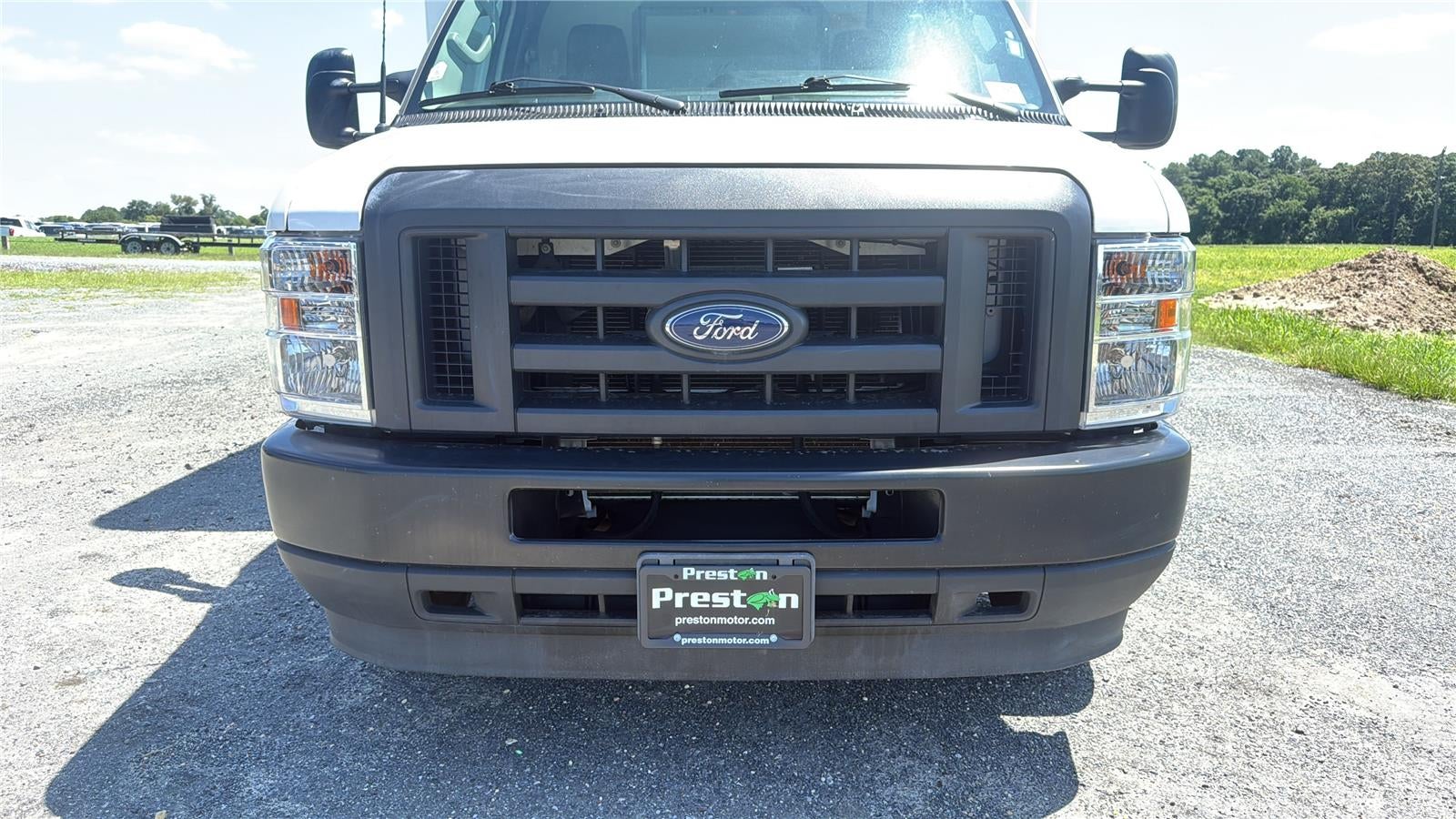 2024 Ford E-Series Cutaway Base